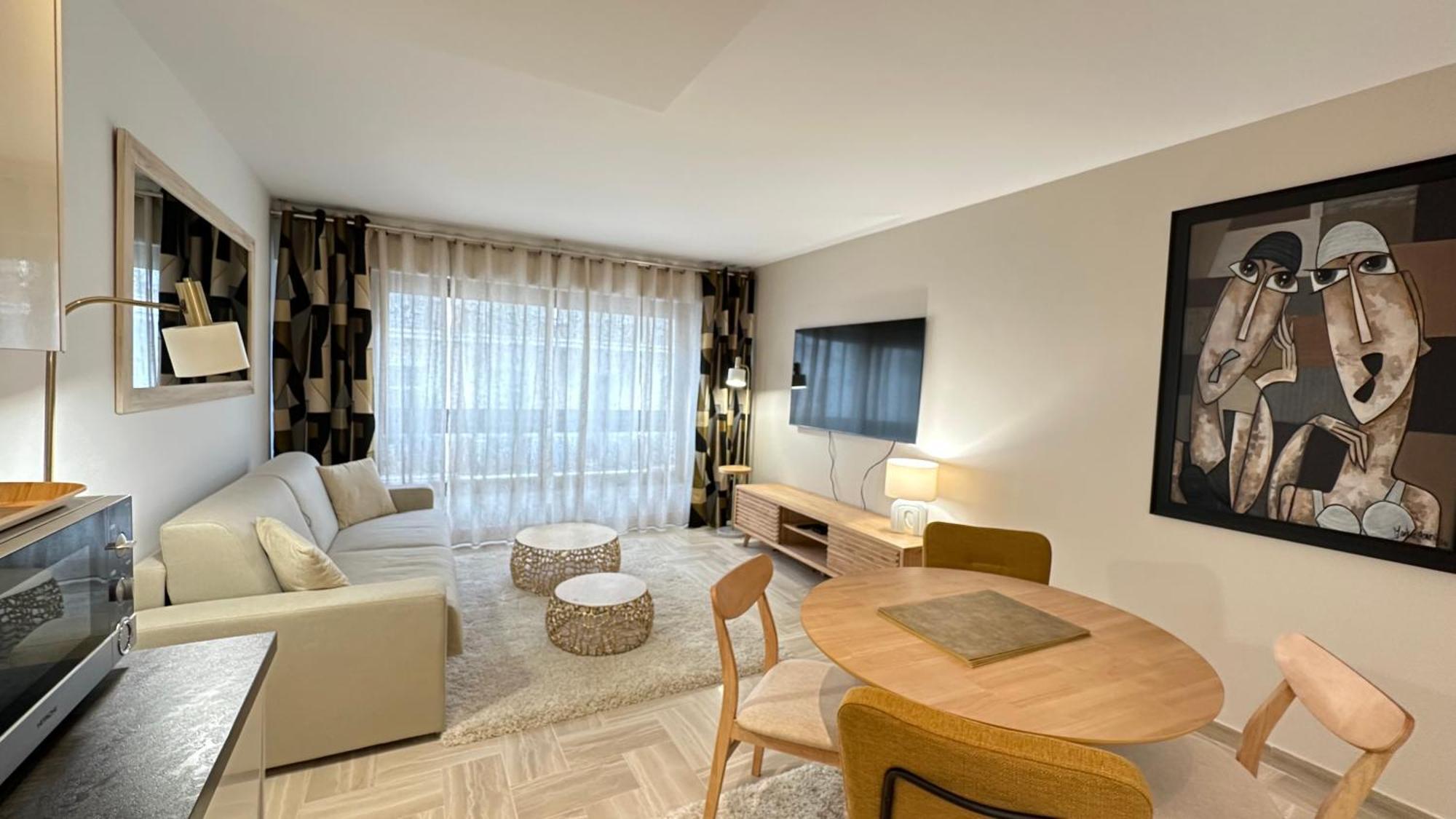 Appartamento Gray D'albion Croisette, 4 Personnes Cannes